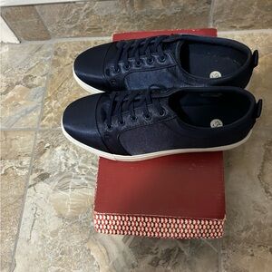 Woman casual sneakers